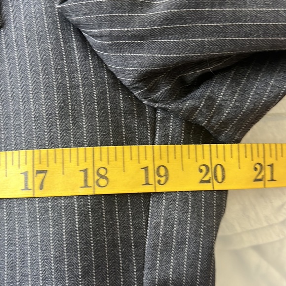 Tommy Hilfiger 38R Gray Pinstripe 100% Wool Gray Blazer Suit Jacket - Picture 6 of 9